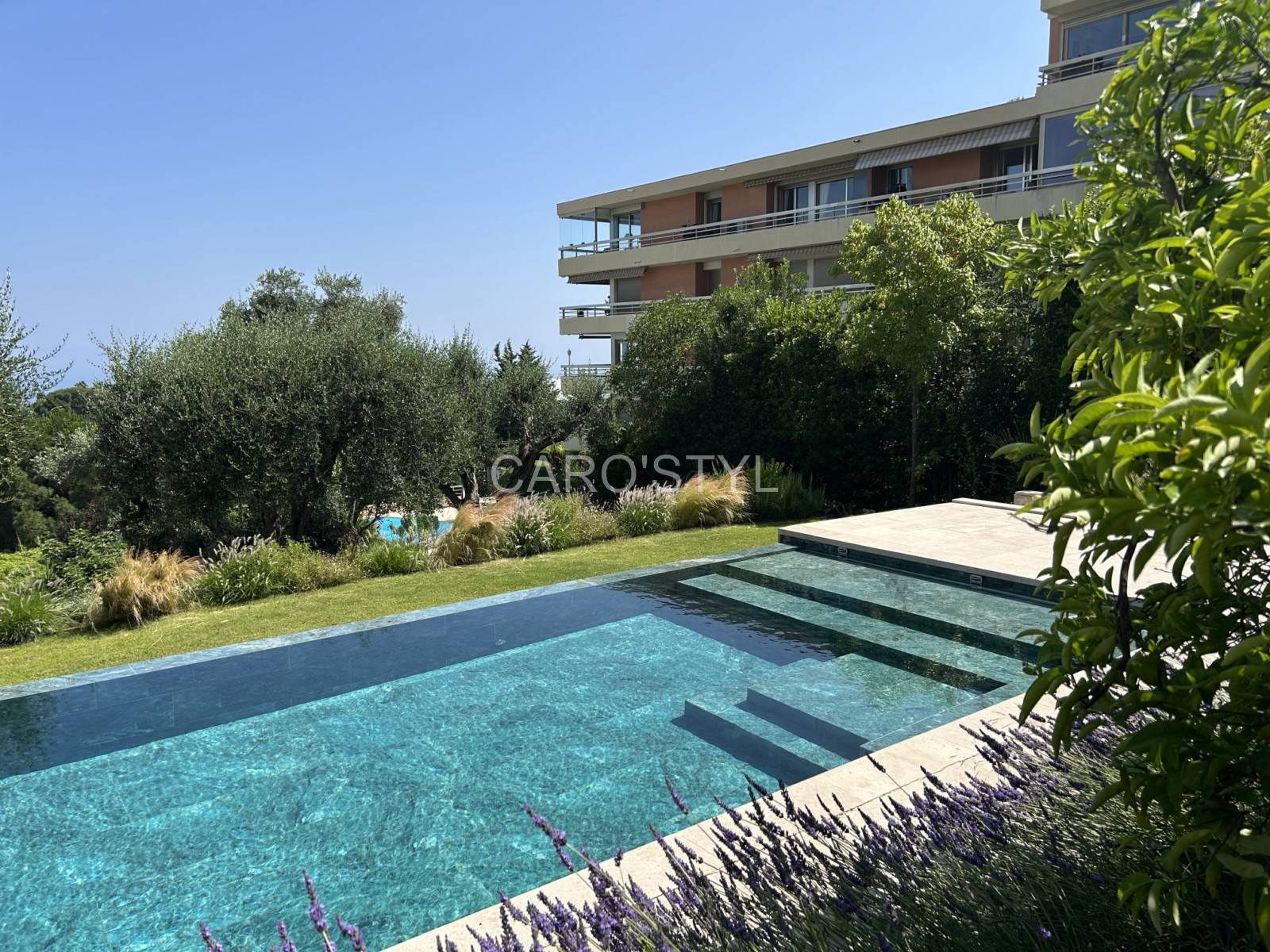 revêtement piscine Pameza Lux Kionia Smeraldo carrelage vert émeraude grès cérame émaillé Toulon