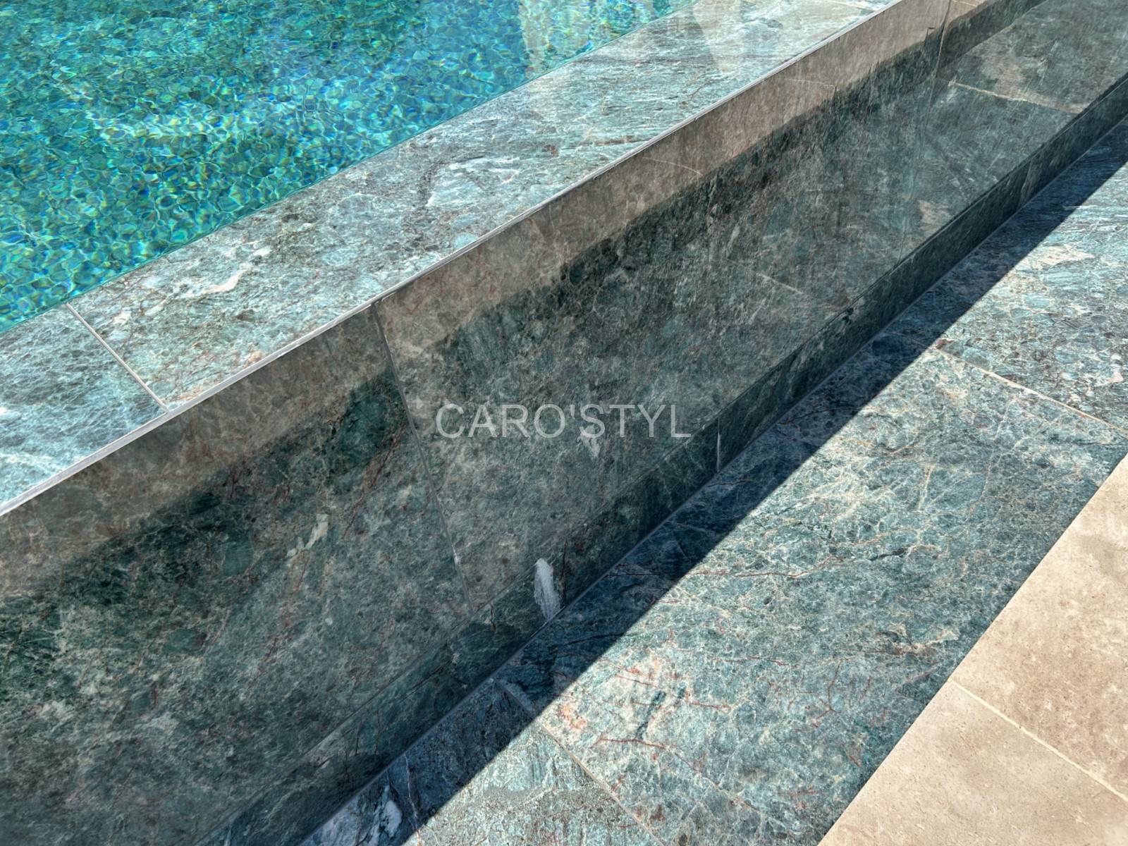 escalier piscine carrelage Pameza Lux Kionia Smeraldo antidérapant vert émeraude Caro’Styl Toulon