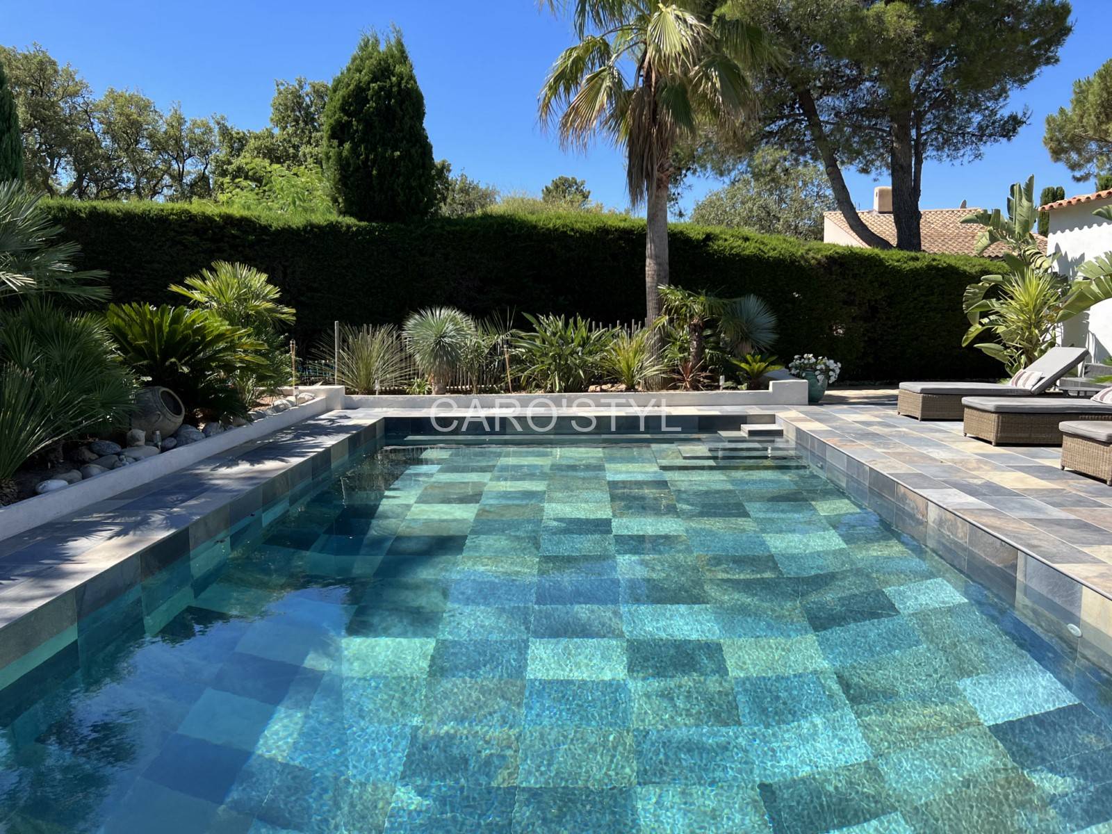 Piscine Bali Deoli Green eau vert émeraude carrelage Bali Nice