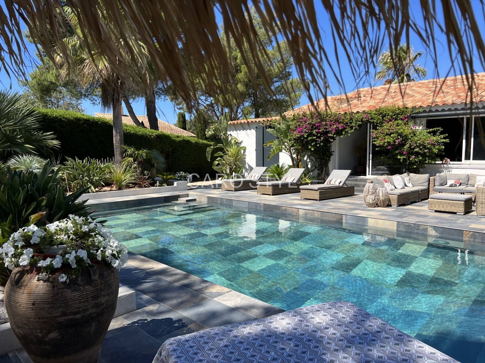 Pierre Sukabumi piscine Bali eau turquoise carrelage piscine haut de gamme Marseille