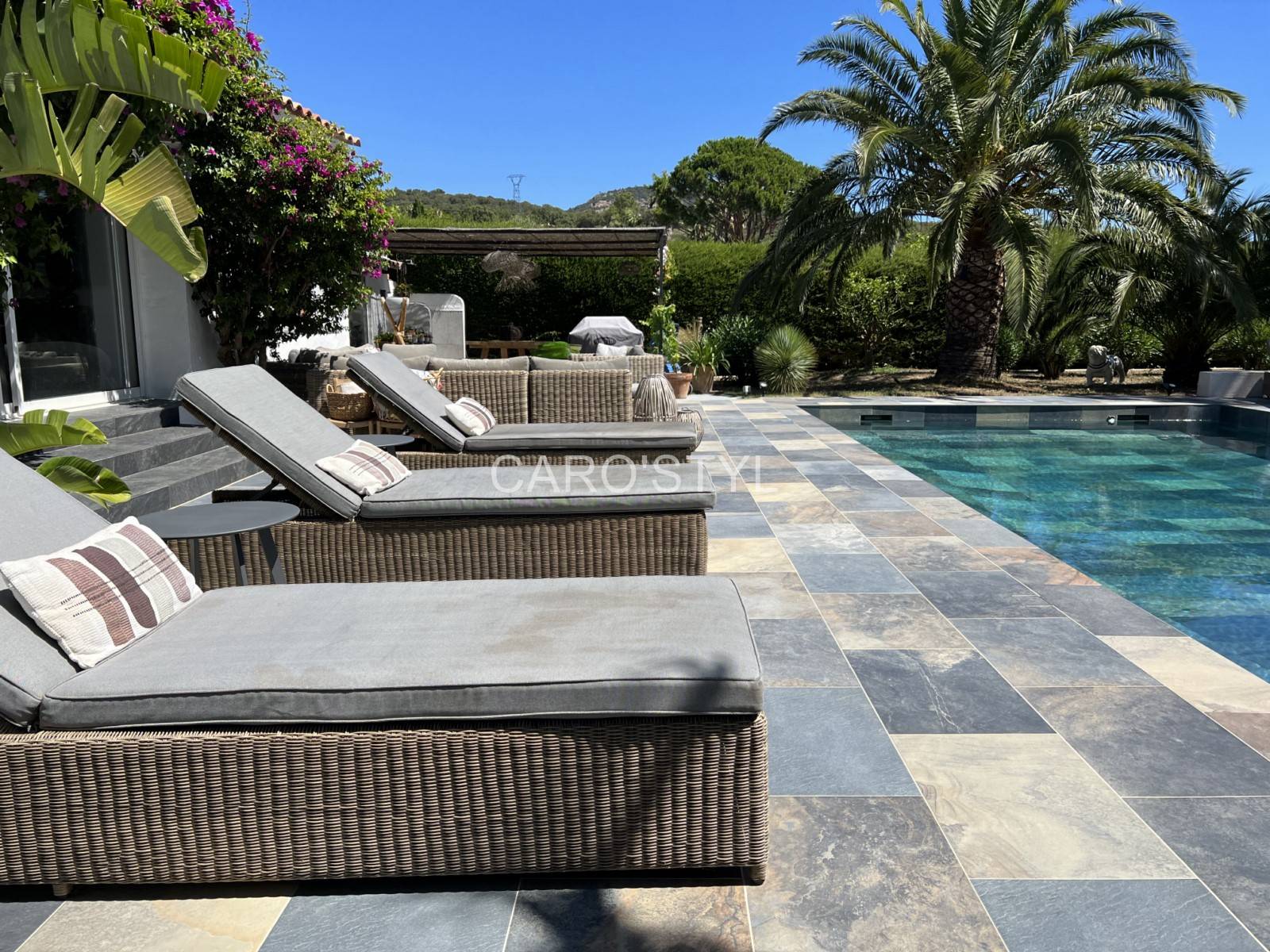 Piscine Bali Sukabumi eau turquoise villa contemporaine Nantes