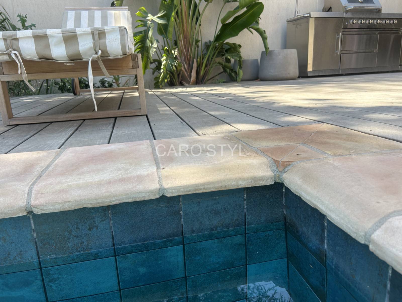 Margelles en terre cuite pour piscine dans le Var