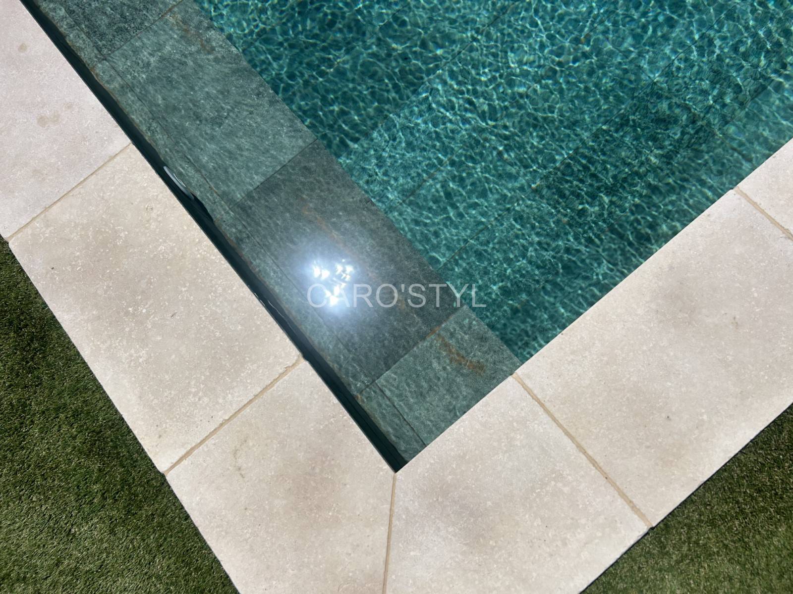 Margelles piscine antidérapante à Hyères