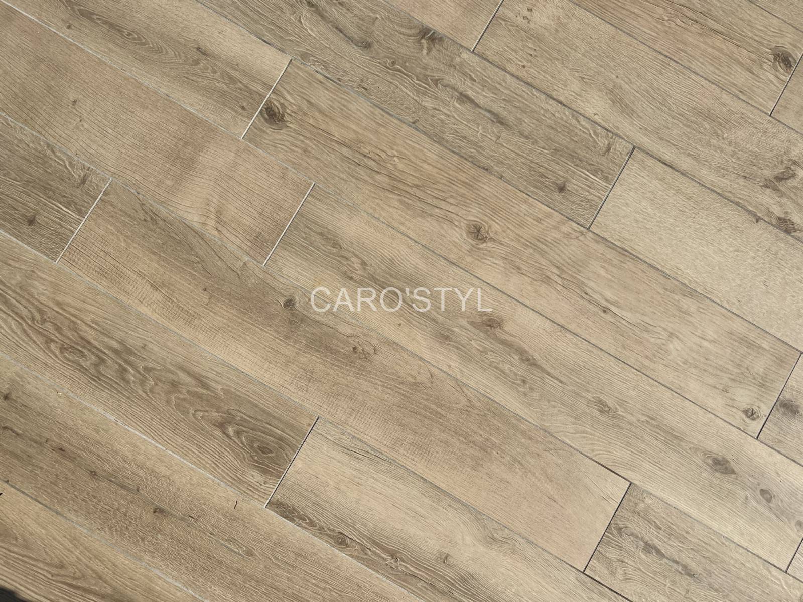 Carrelage extérieur en grès cérame imitation bois dans le 83