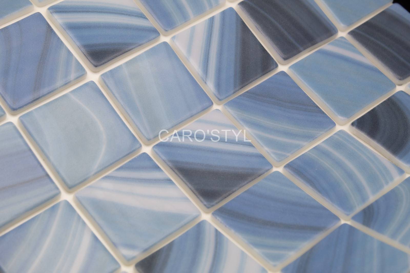 Mosaïque Reviglass Karma Ura pour une eau bleu clair à la Seyne-sur-Mer