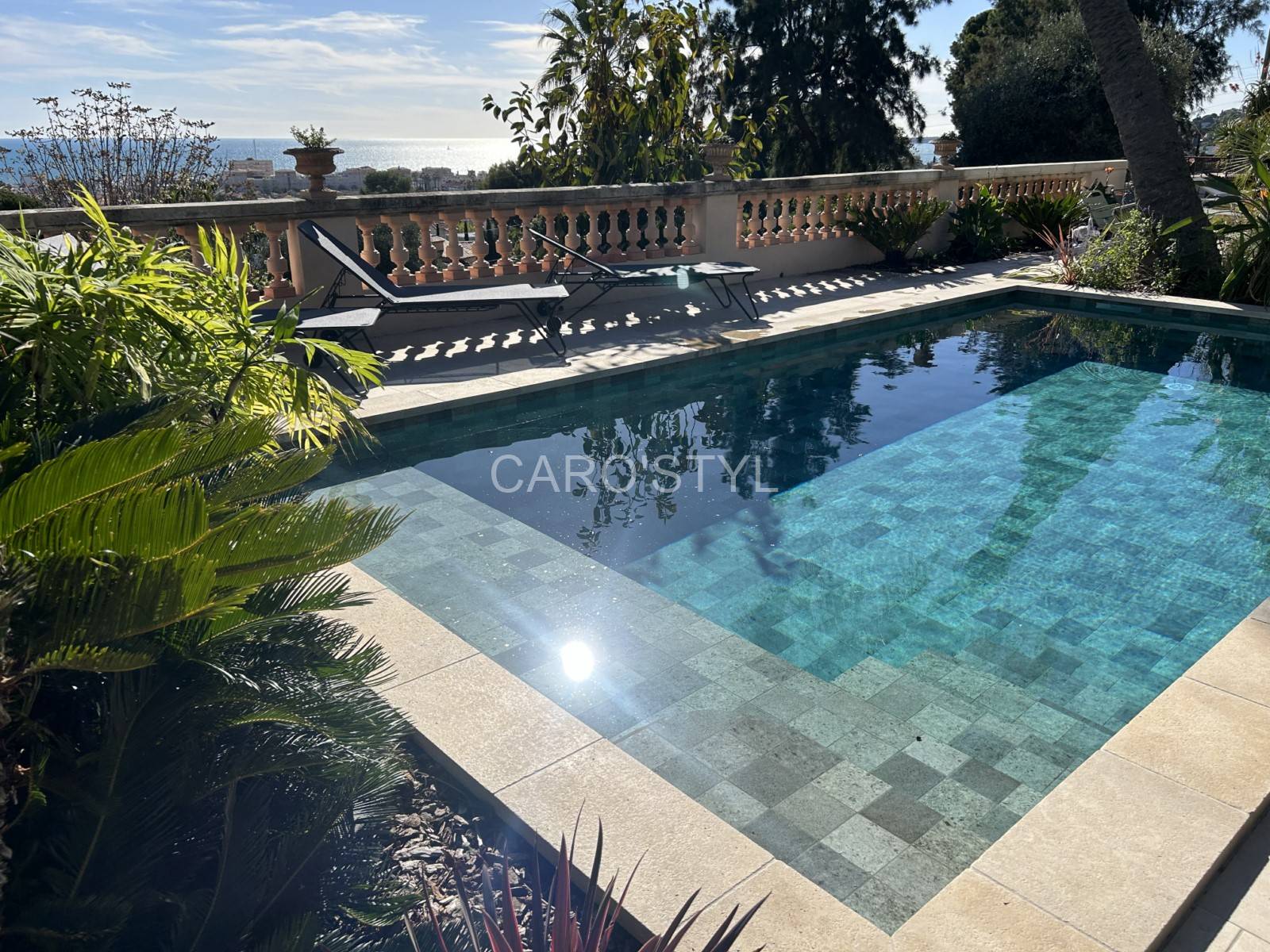 Piscine Deoli Green vert émeraude carrelage piscine Bali Nice