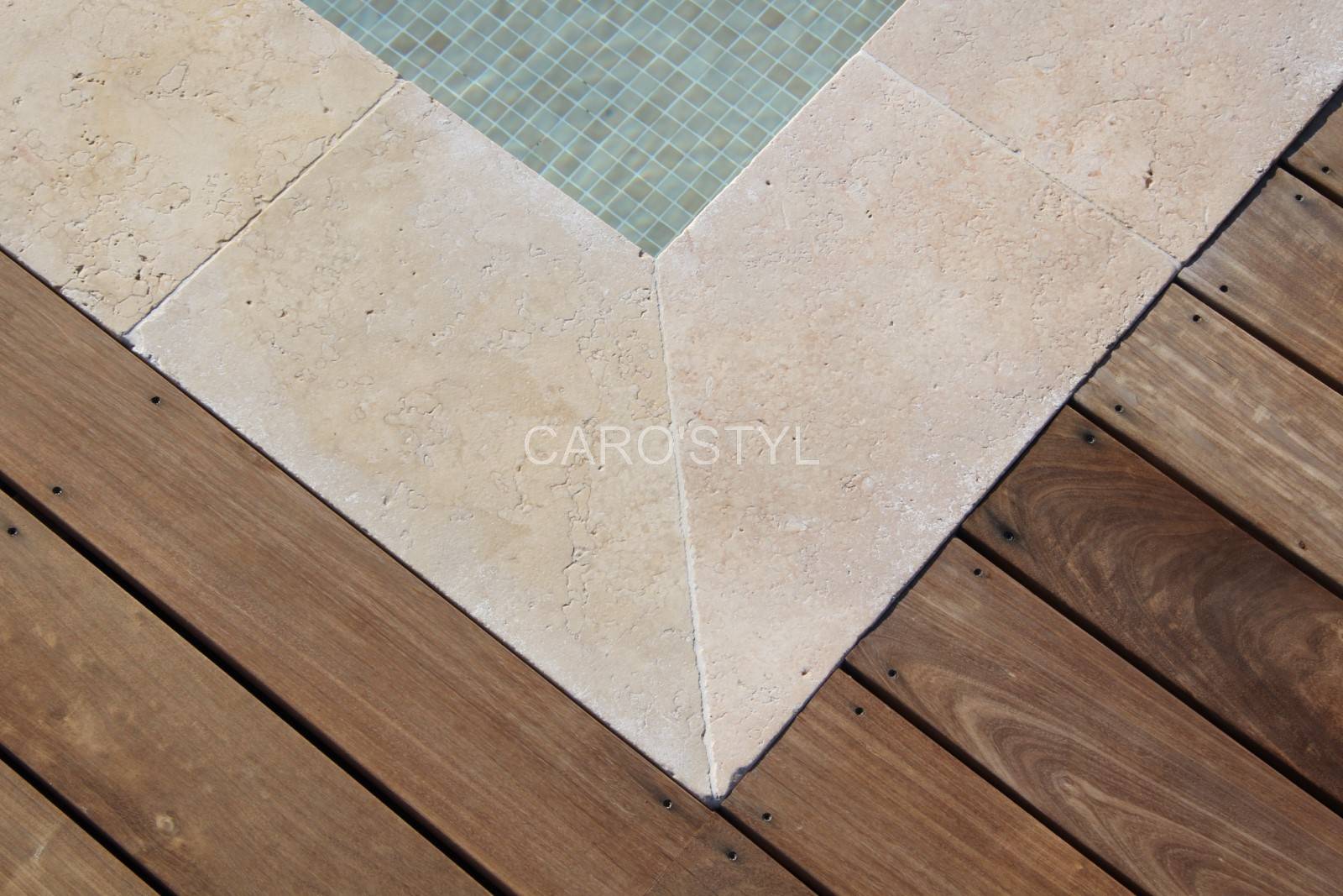 Margelle blanche pour piscine moderne en pierre naturelle ankara, près de Dardenac 33 Gironde