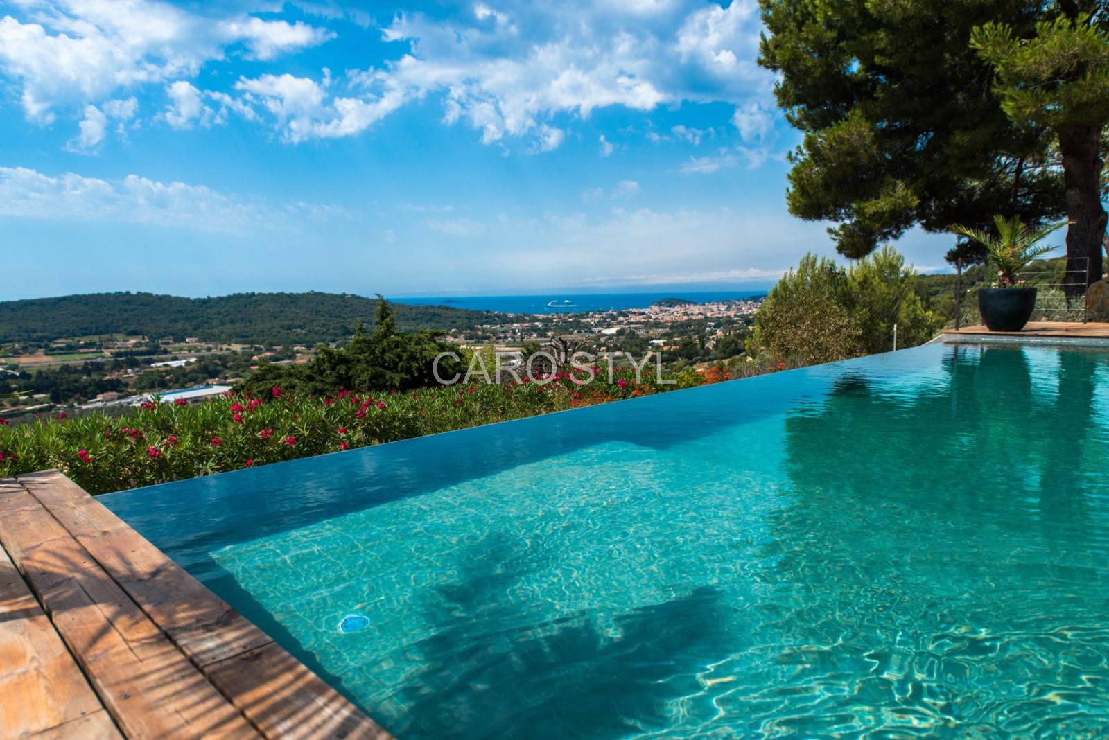 Margelle de piscine en bois, pour piscine traditionnelle, près de Marseille 13 bdr