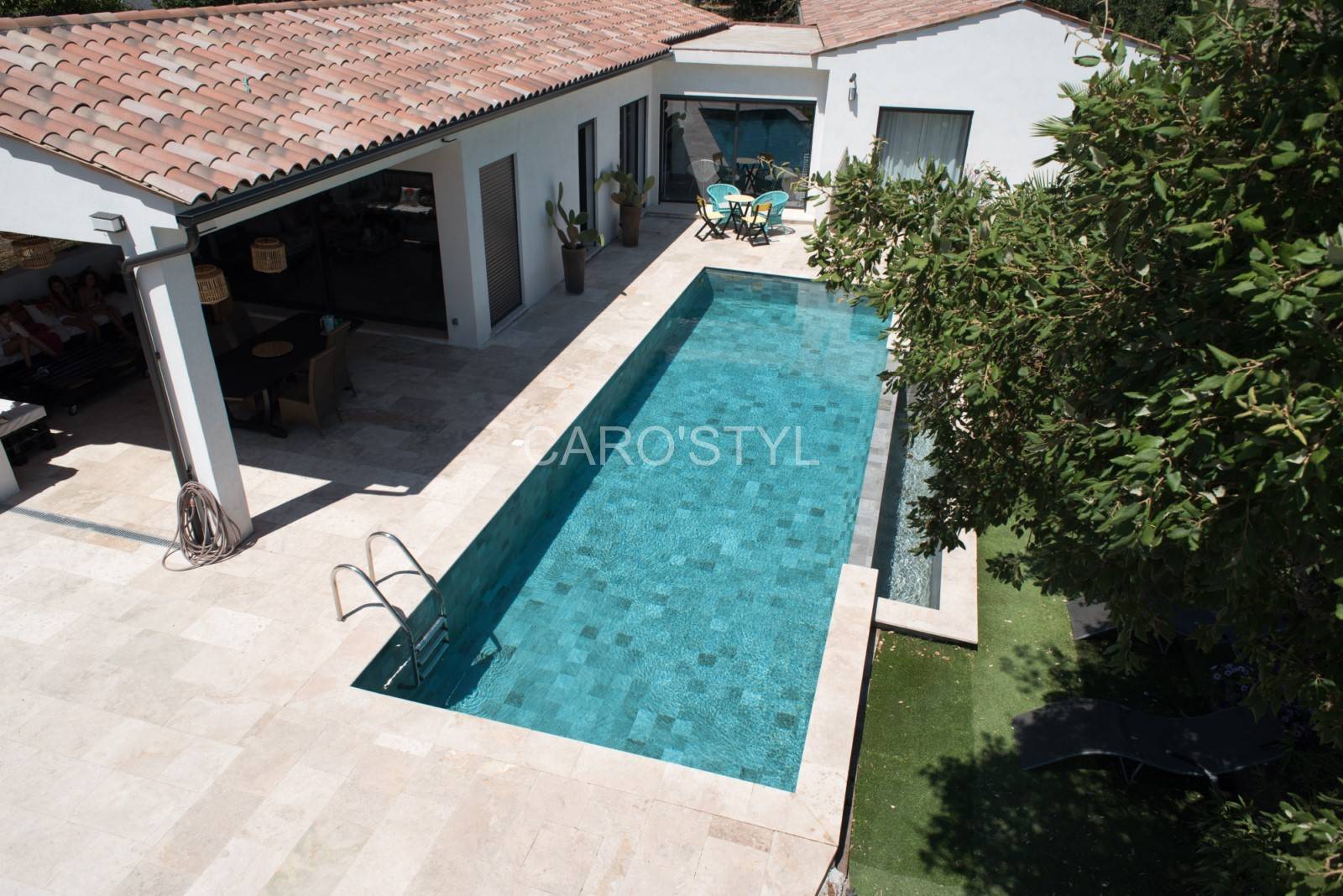 comment aménager sa plage de piscine, près de marseille 13 bouches du rhône