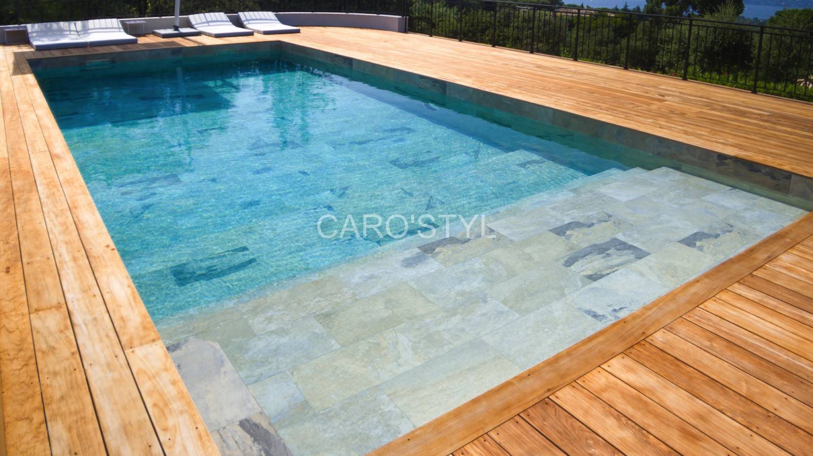 Carrelage Bali White, un carrelage aux douces tonalités pour une piscine épurée, à la Seyne sur Mer 83500 Var