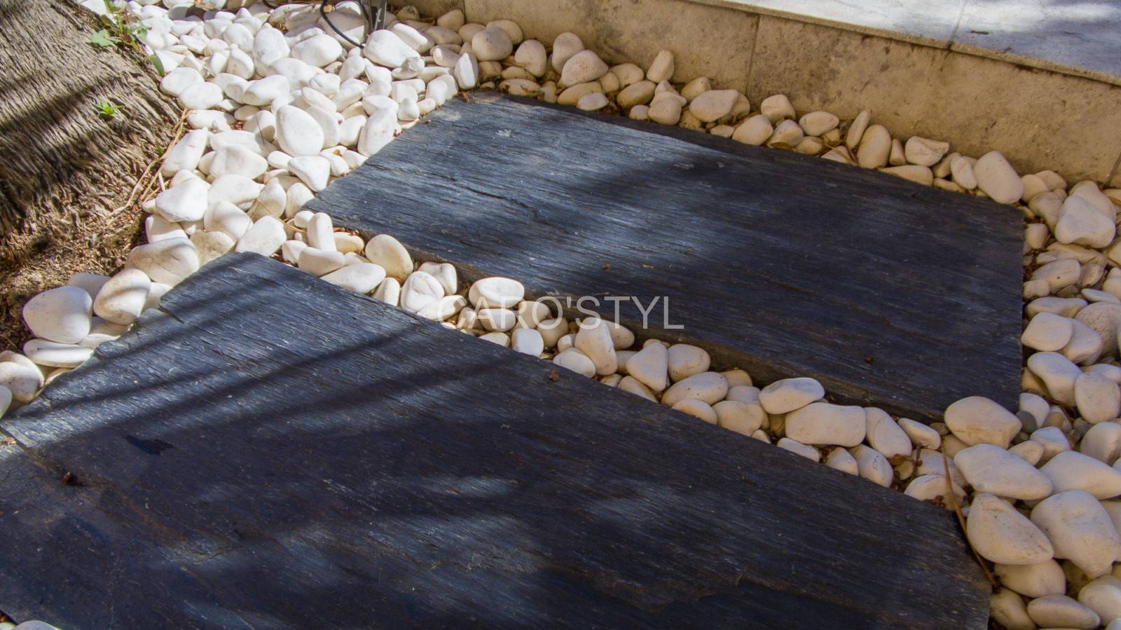 Pas Japonais en ardoise noire, pour un extérieur à l'ambiance contemporaine, près de Saint-Tropez 83 Var