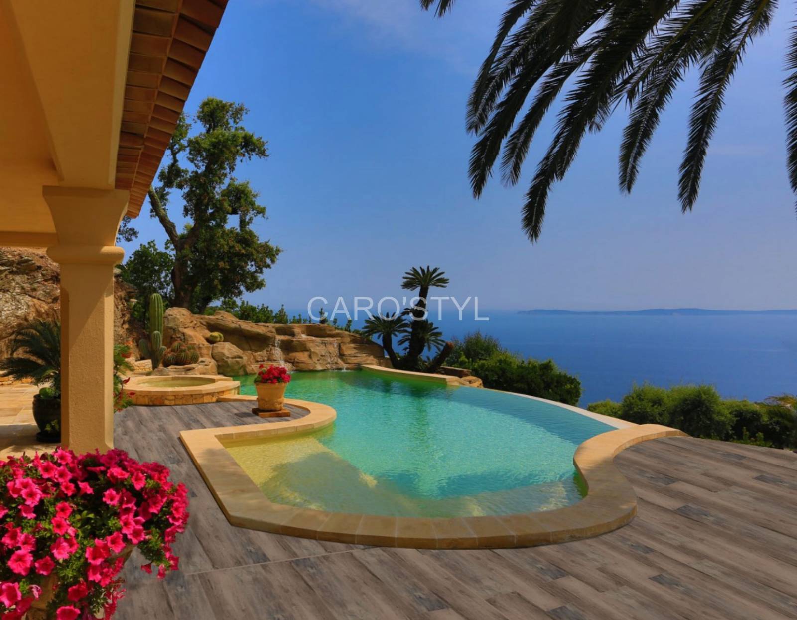 Assortir son carrelage intérieur avec la terrasse extérieure, dans un carrelage bois naturel, vers Hyères 83400 Var