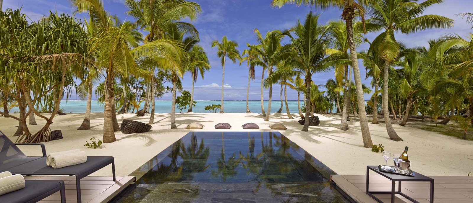 Saviez-vous que la couleur de votre revêtement joue un rôle  sur la couleur de l’eau de votre piscine! Découvrez ça maintenant