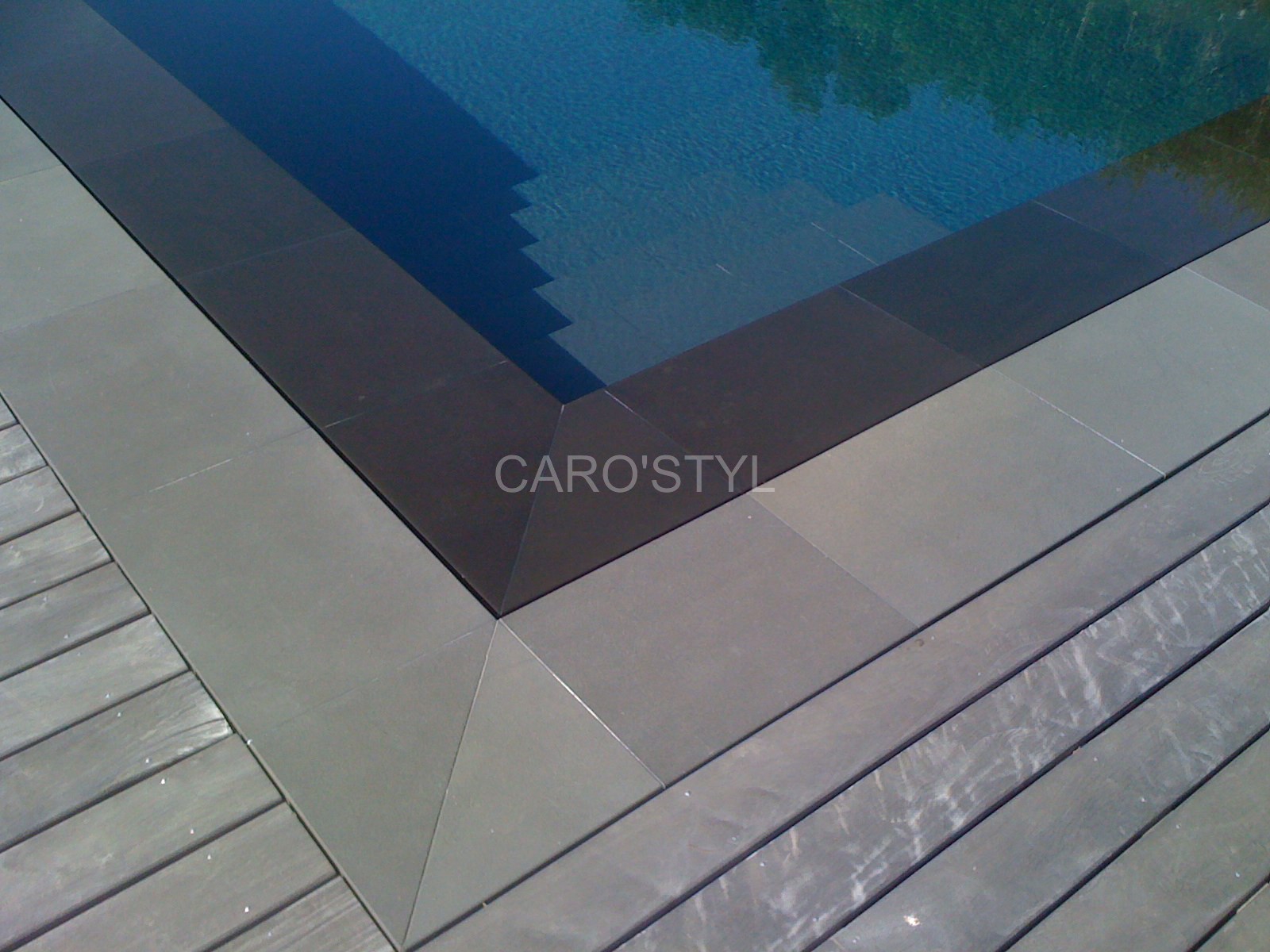 pierre volcanique noire à mandelieu 06 alpes maritimes