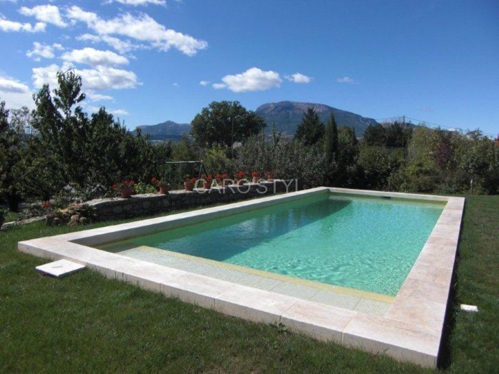 margelle de piscine en pierre naturelle à aix en provence 13 bouches du rhône