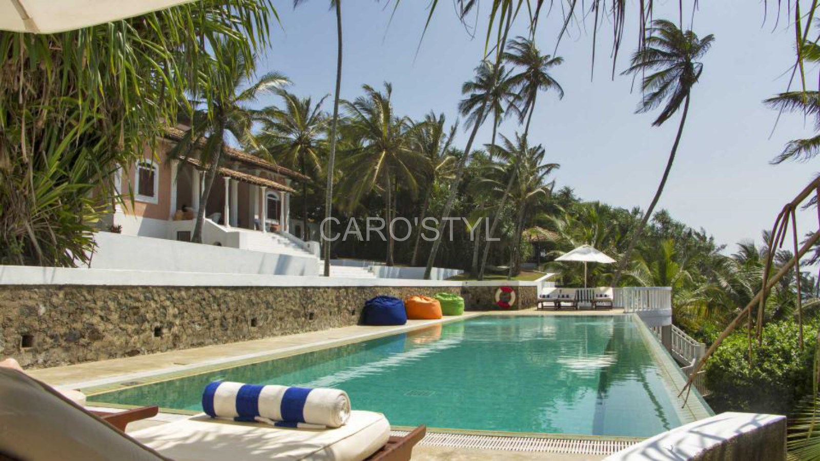 carrelage effet pierre naturelle de java de couleur vert pour piscine, à arles 13 bouches du rhône