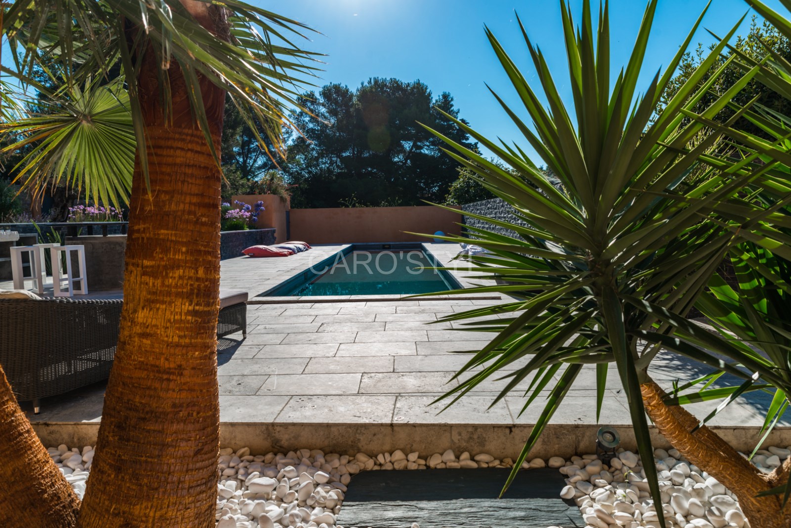 margelle en travertin gris près de toulon dans le var 83