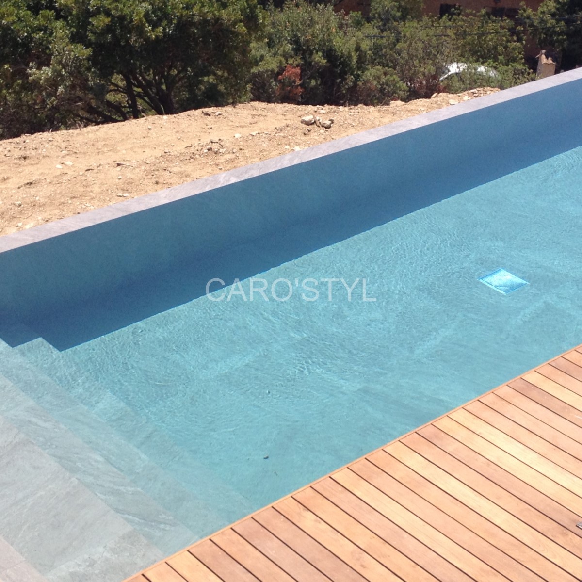 couloir de nage gris, allure contemporaine, vers nice 06 alpes maritimes