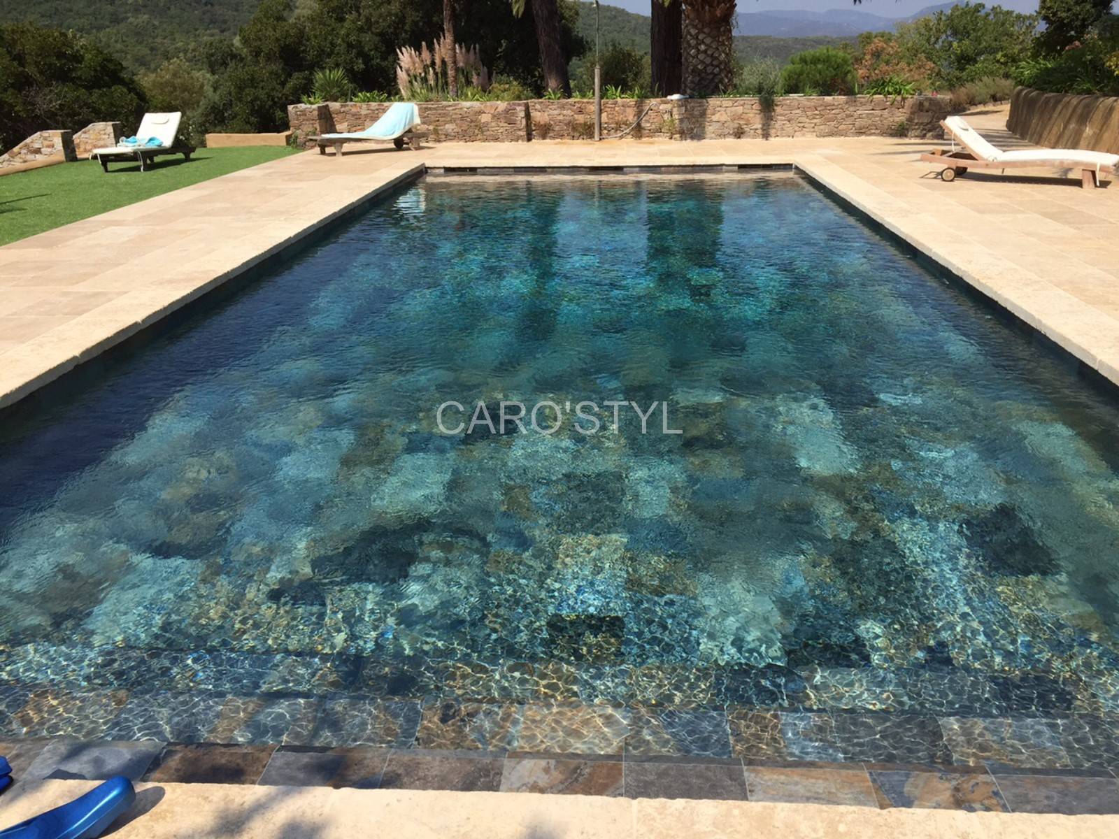 Où trouver et comment poser du carrelage mystique black, pour piscine verte, vers Carqueiranne 83 Var