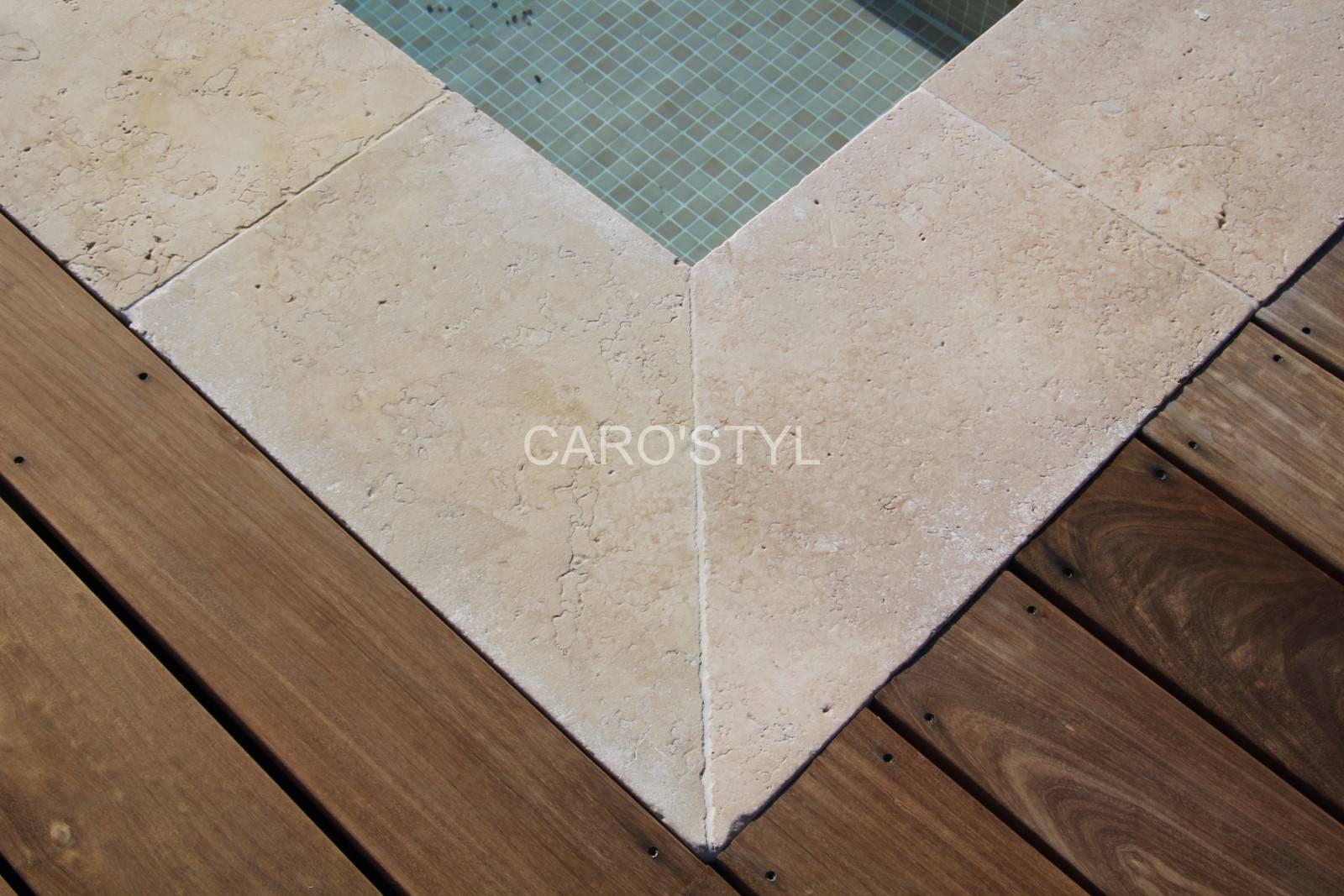 Margelle en pierre Ankara blanche pour piscine, près de Saint-Tropez 83 Var