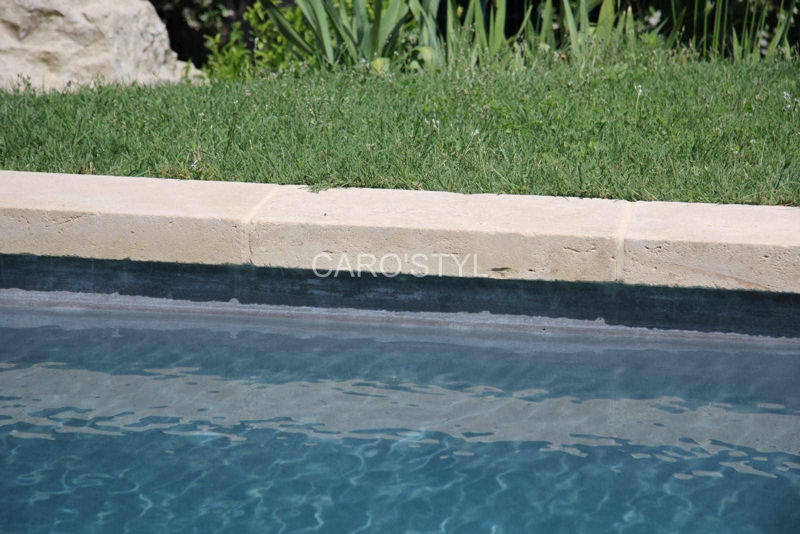 Margelle en pierre de Bourgogne 6 cm, près de Puget/Argens 83 Var