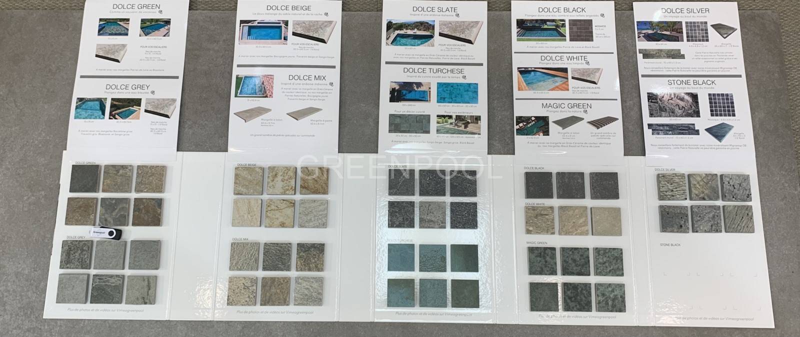 Plaquette complète d'échantillons de carrelage pour piscine dans le Var