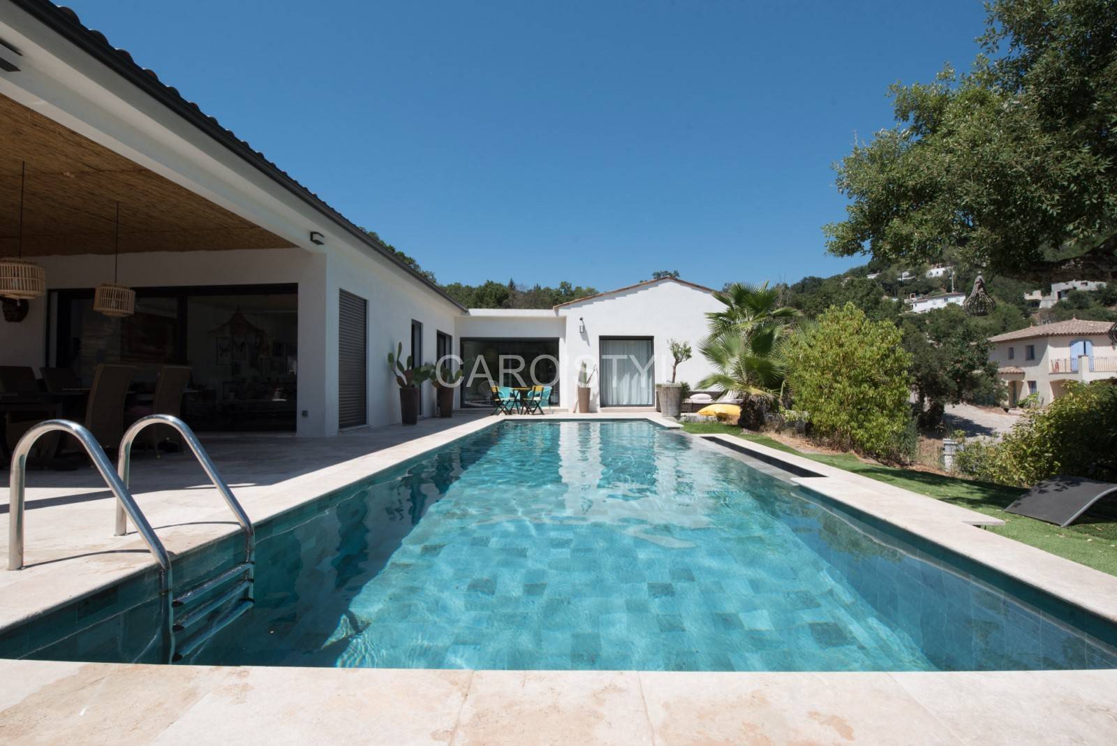 Carrelage de piscine gris pour l'intérieur de piscine à Toulon
