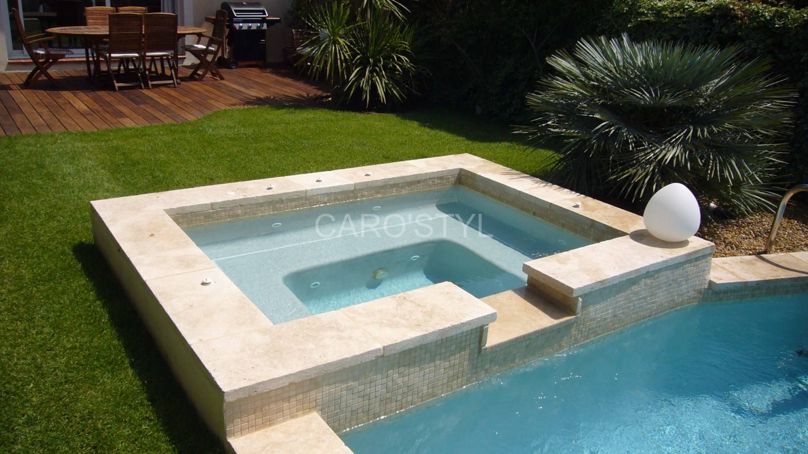 Margelle de travertin beige, près de Avignon 84 Vaucluse