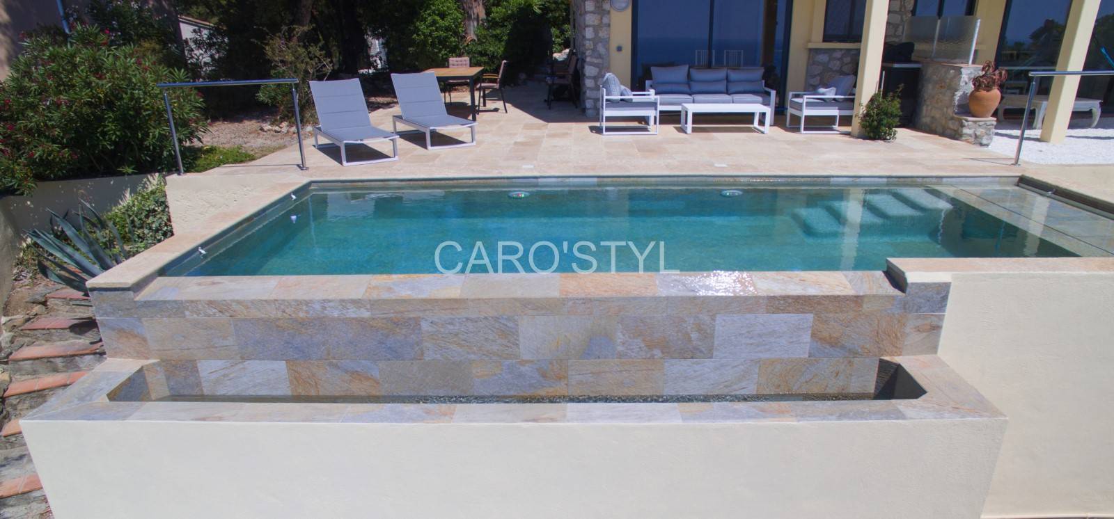 Quelle couleur d’eau choisir pour votre piscine à Hyères ?