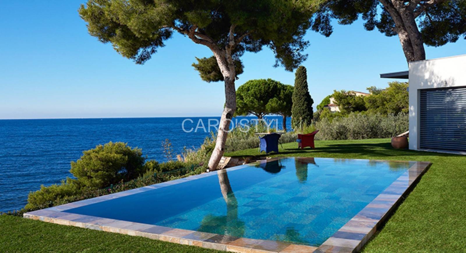 Carrelage vert et bronze  en grès cérame pleine masse pour piscine eau verte, près de Beausoleil 06 Alpes Maritime