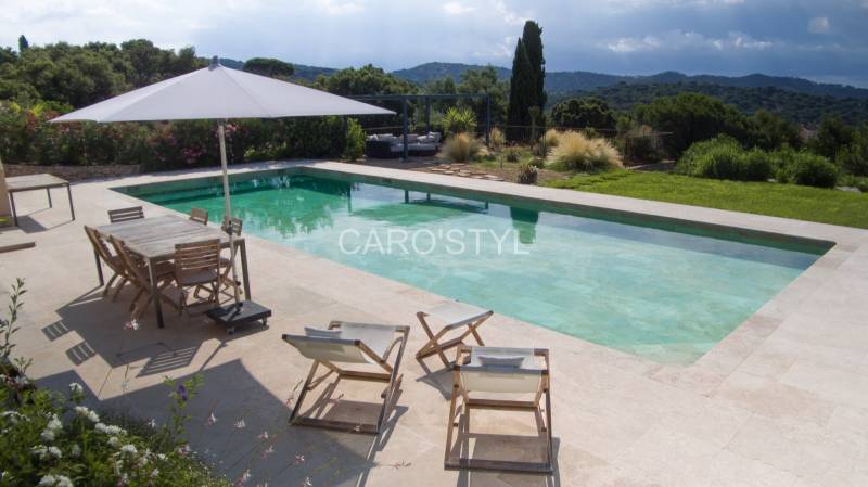 Margelle de piscine en pierre de lave noire épaisseur 6 cm - Magasin de  carrelage, pierre naturelle, salle de bain Var La Seyne sur Mer - CARO'STYL